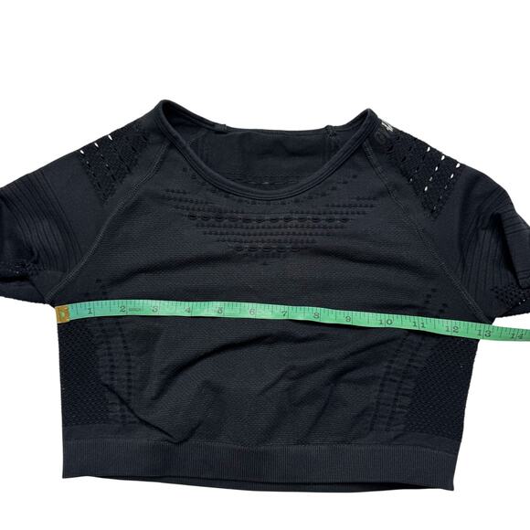 GYMSHARK Glow Long Sleeve Crop Top in Black Size XS Womens Cutouts Thumbhole - Picture 5 of 7